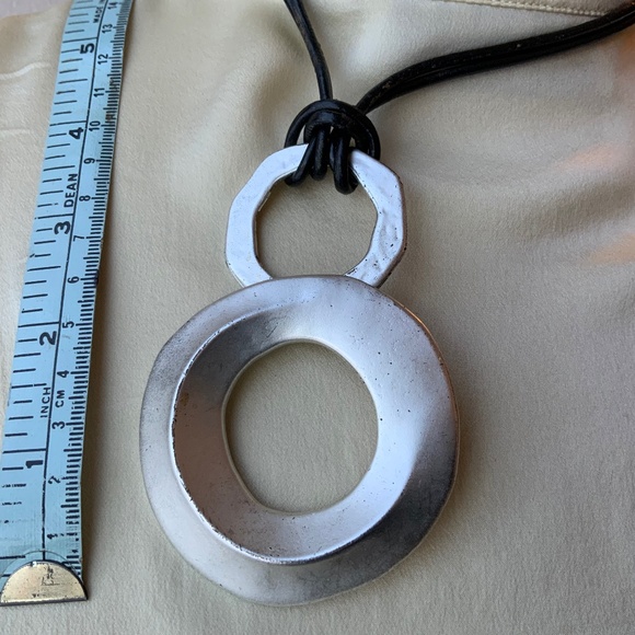 Necklace with a silver coloured pendant - Picture 2 of 4